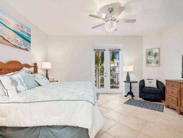 Spacious 3-Bedroom Condo in Naples - Renovated Resort-Style Amenities